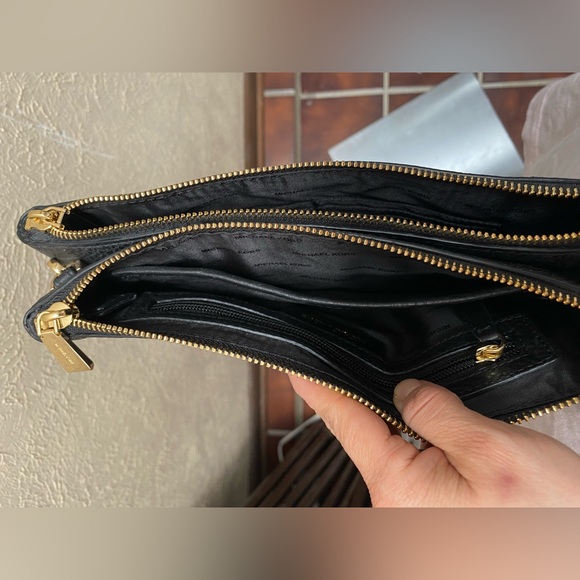 Michael Kors Black Crossbody Bag, MICHAEL Michael Kors
One sizeLeather crossbody - Picture 7 of 7